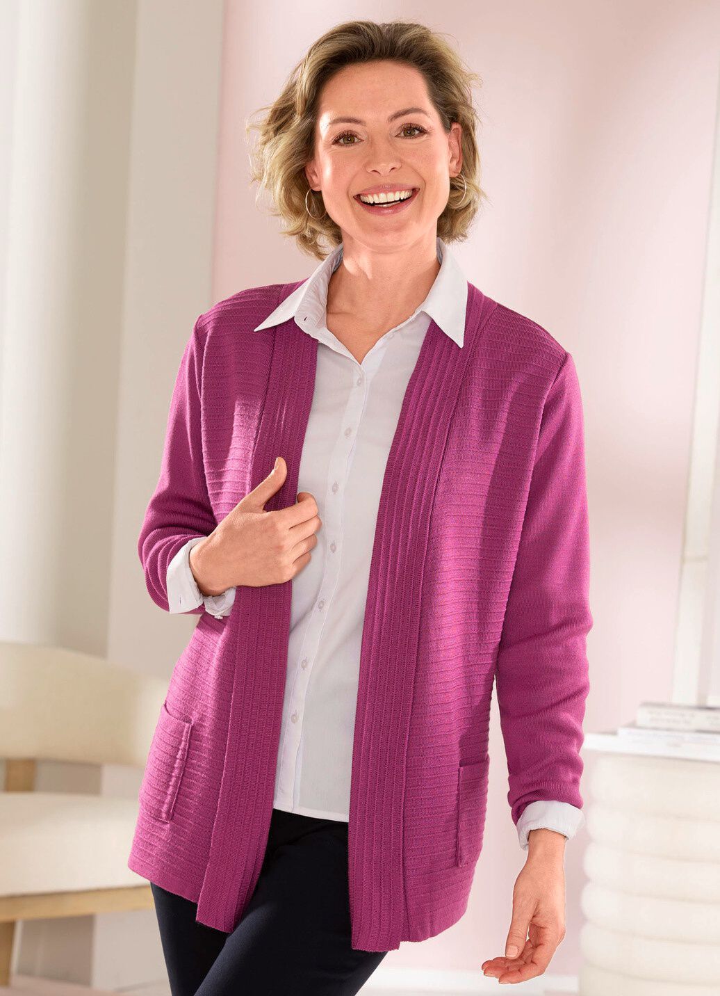 Strickjacke mit Streifenstruktur