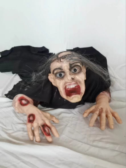 (100x43cm) Halloween Dekoration Liegender Zombie Grusel Indoor Party Accessoire - Beige