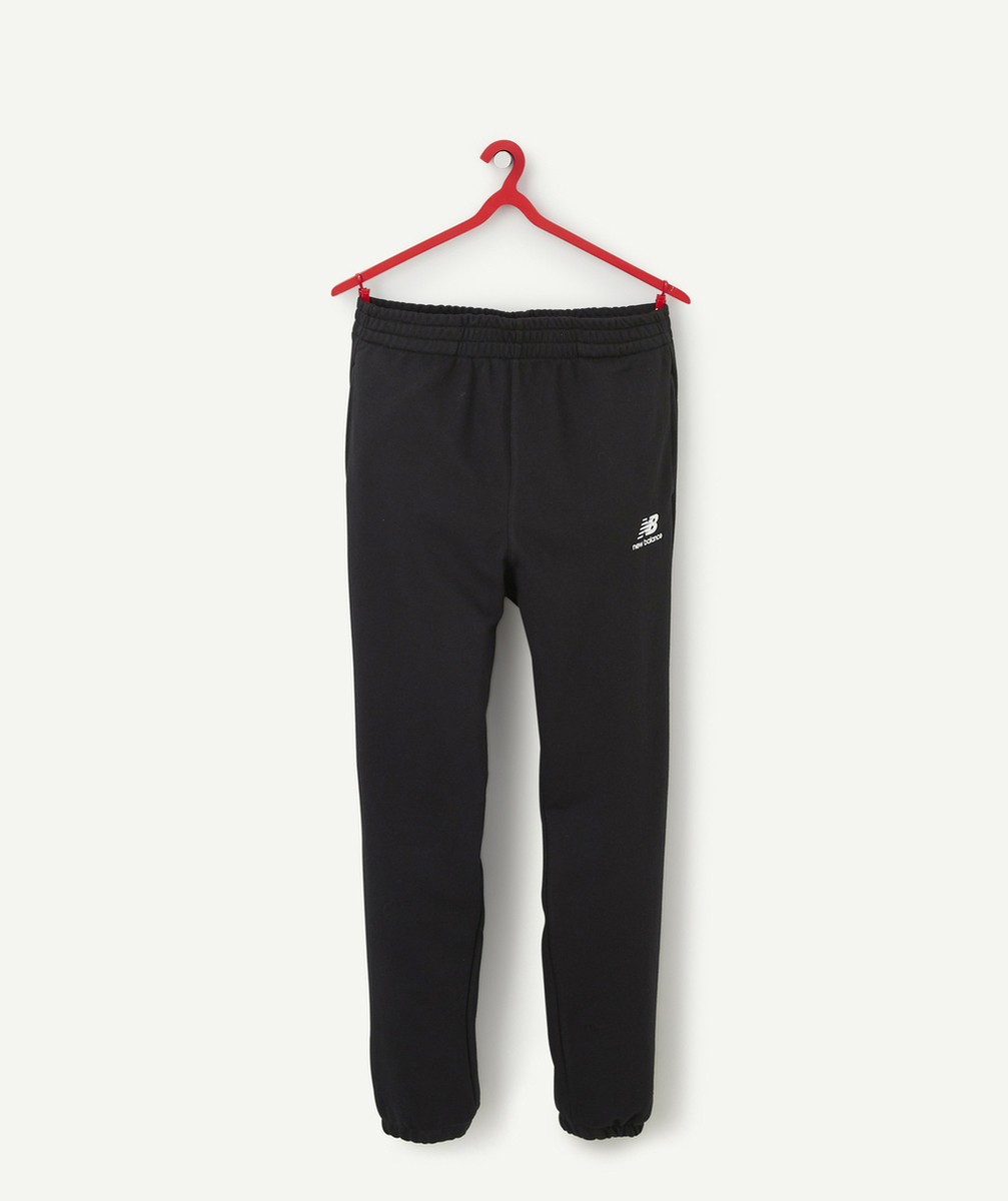 NEW BALANCEJOGGING NOIR GARÇON ESSENTIALS STACKED LOGO