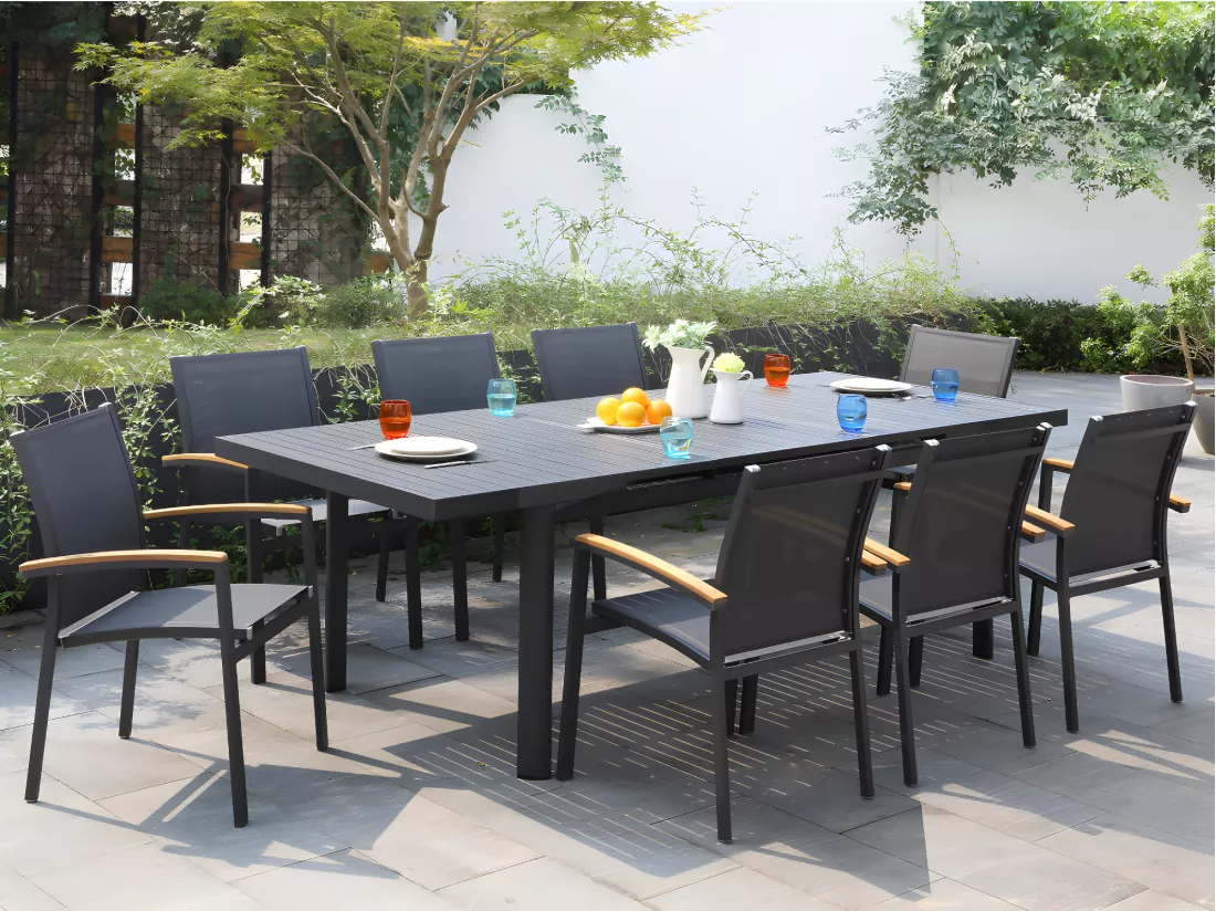 Salle à manger de jardin en aluminium : une table extensible L.180/240cm et 8 fauteuils empilables avec accoudoirs acacia - Anthracite - NAURU de MYLIA
