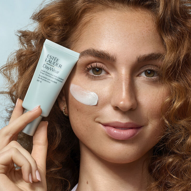 Estée Lauder DayWear Sheer Tinted Moisturizer SPF 15