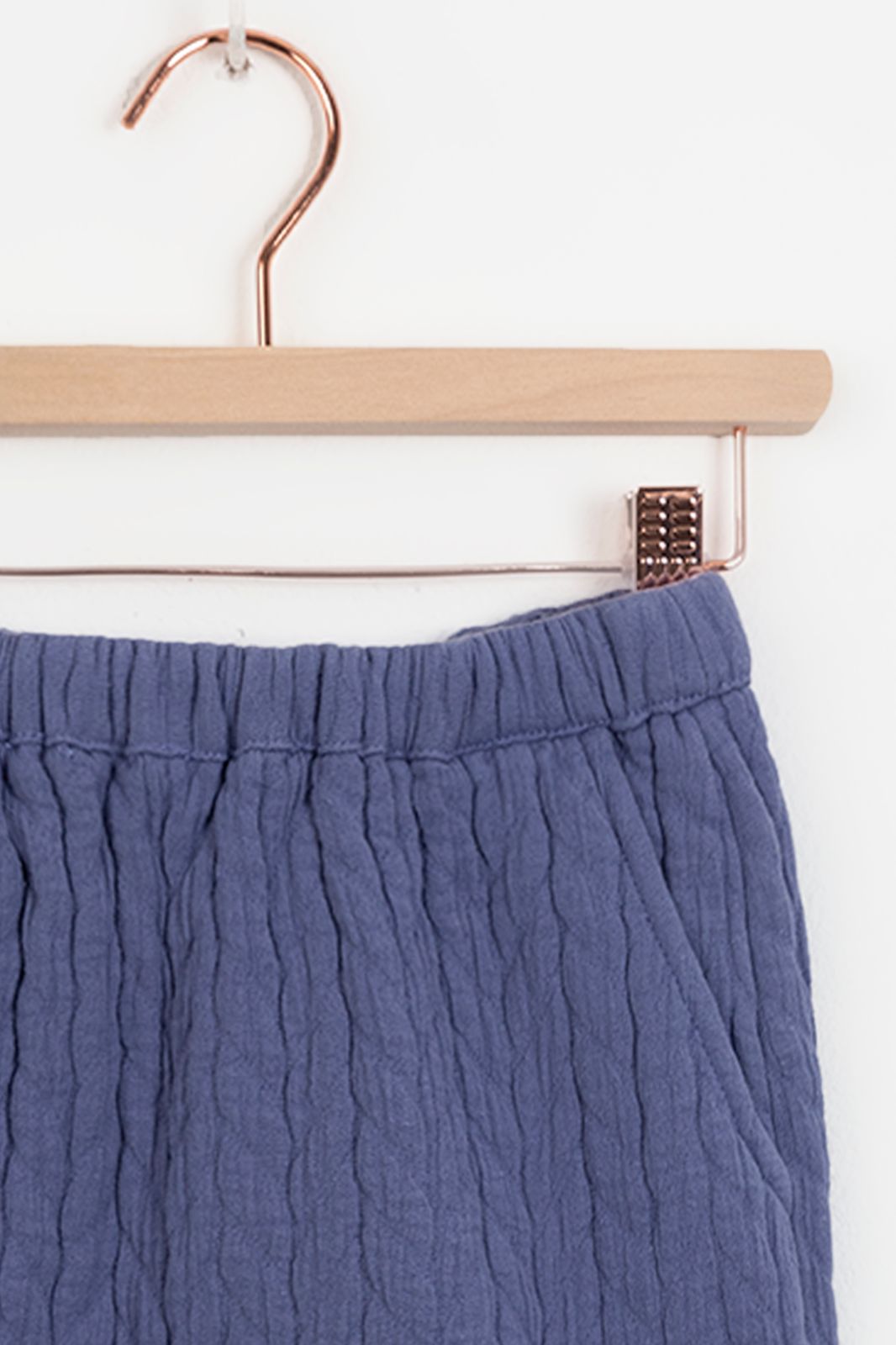 Donkerblauwe rok met structuur