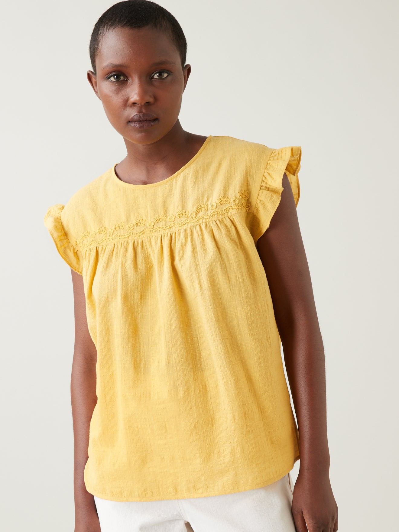 Top sans manches brodé et volanté femme