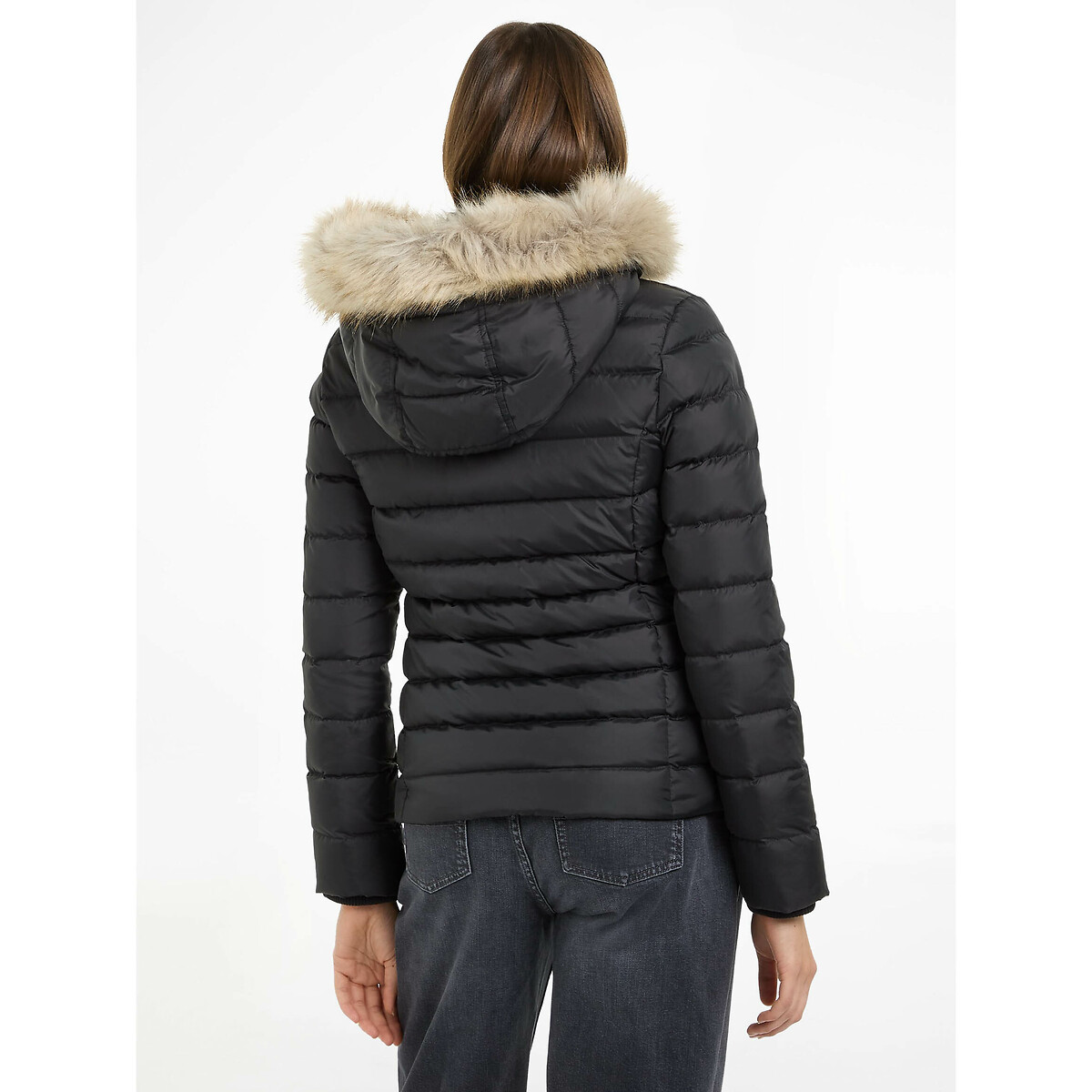 TOMMY JEANS<br>Jaqueta curta de plumas com capuz e zíper
