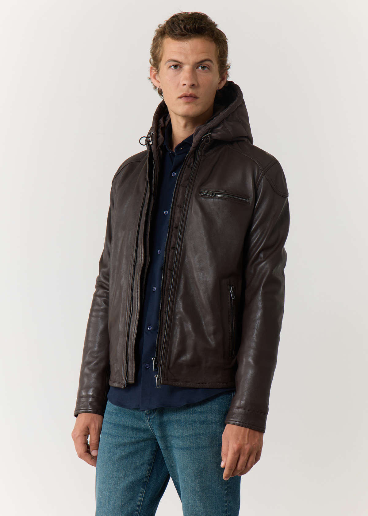 Blouson en cuir uni chocolat à capuche amovible