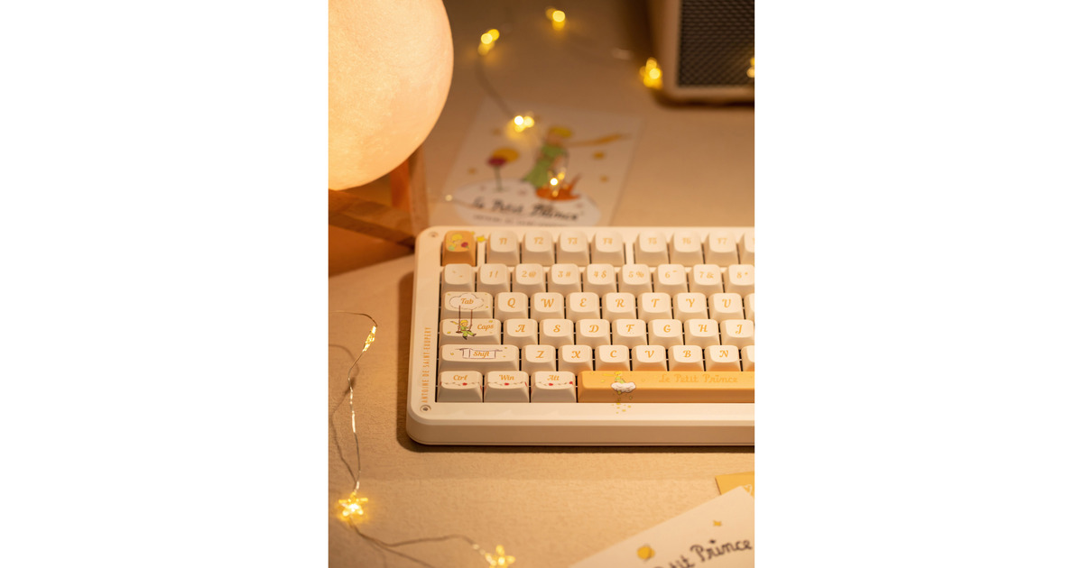 IqunixZX75 Sunset Ponder Wireless Mechanical Keyboard, gaming toetsenbord  (Lichtgeel, US lay-out, IQUNIX Silent Rose, RGB leds, 75%, Hot-swappable, Double-shot PBT, 2.4GHz | Bluetooth 5.1 | USB-C)