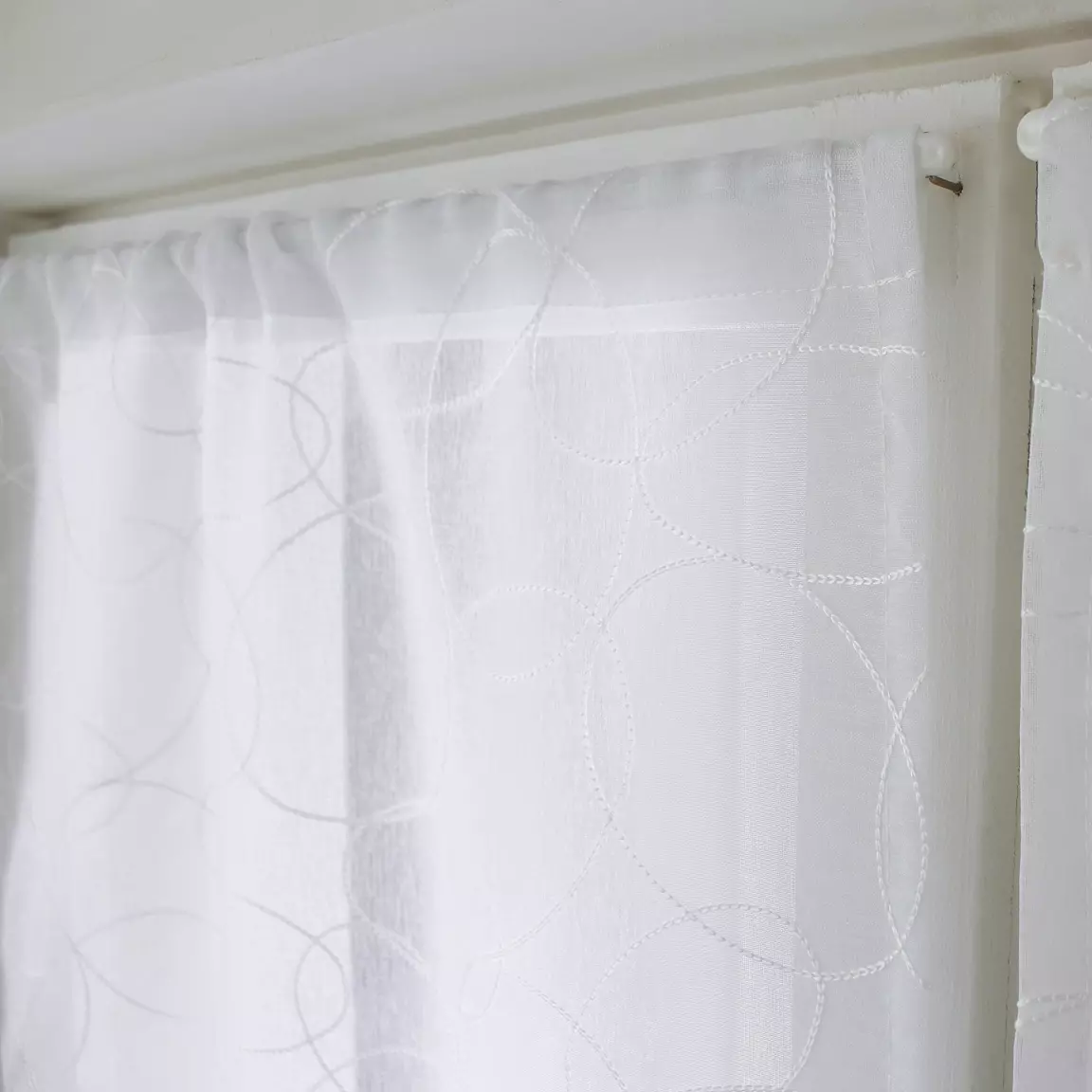 Paire de voilages brodés passe-tringle (60 x 120 cm) Galet Blanc