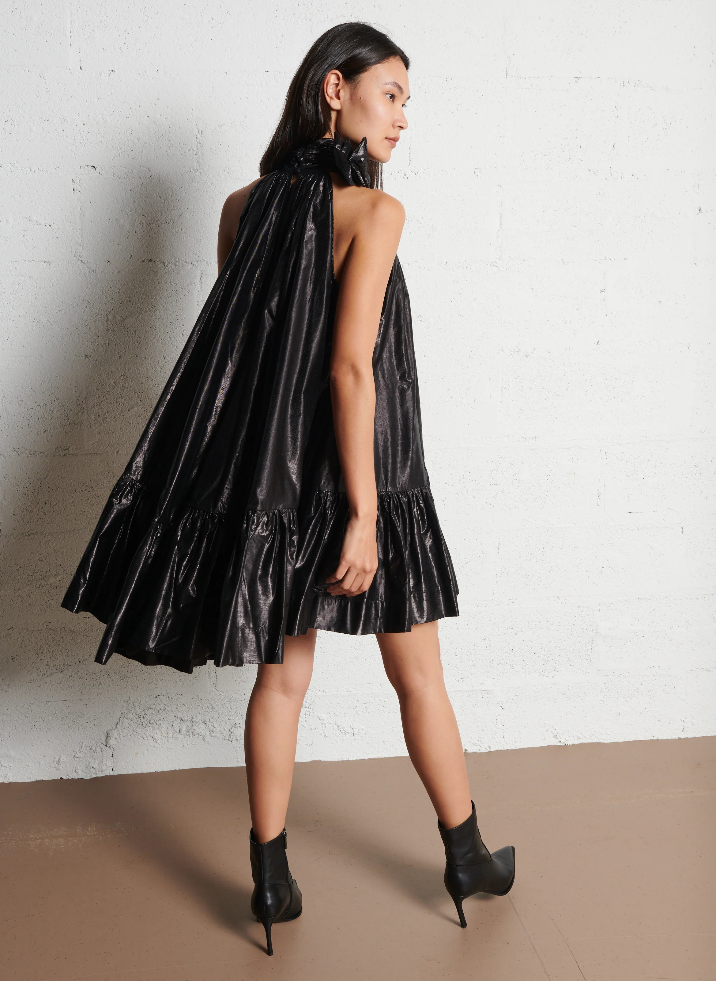 VENUS - Robe courte babydoll métallisée| Noir