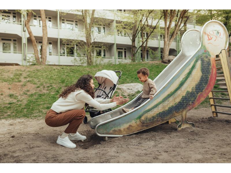 Hauck Buggy Travel N Care Schwarz Handlicher, kompakt verstaubarer Kinderwagen