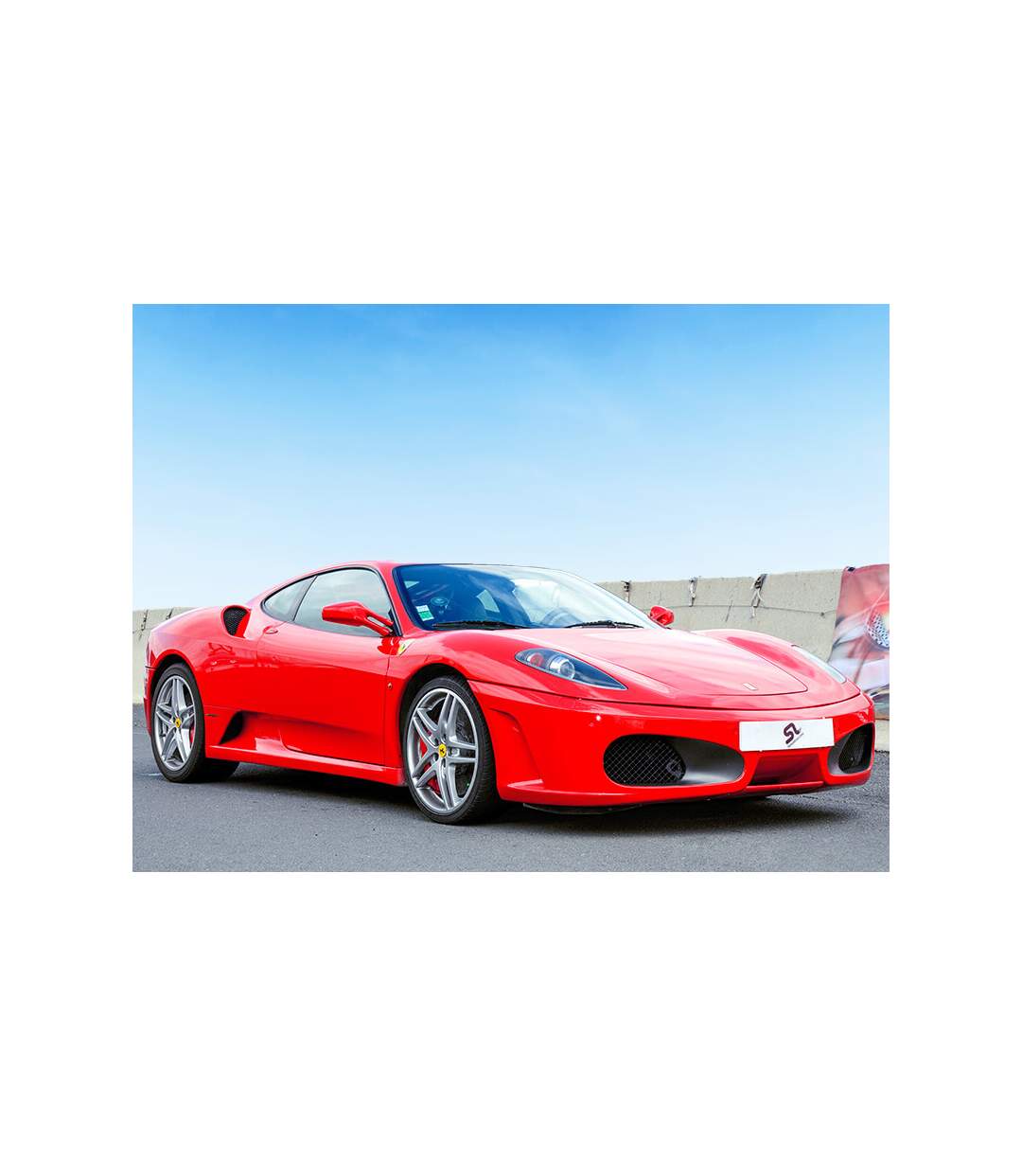 Jusqu'à 6 tours de pilotage au volant d'une Ferrari - SMARTBOX - Coffret Cadeau Sport & Aventure