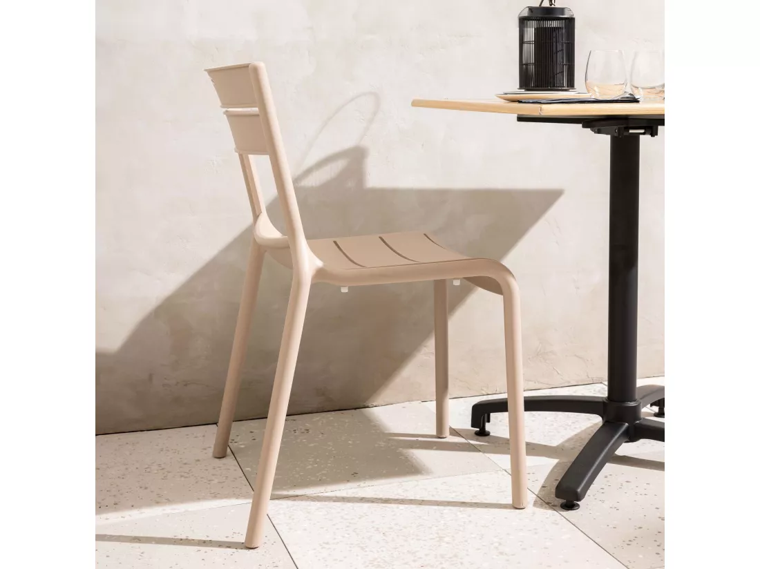 Lot de 4 chaises de terrasse en plastique beige