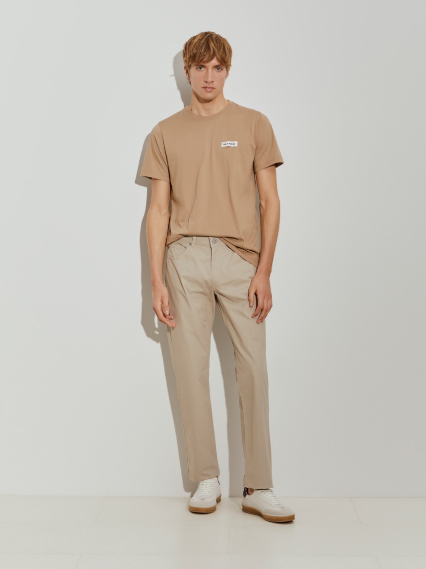 Calças regular fit com cinco bolsos