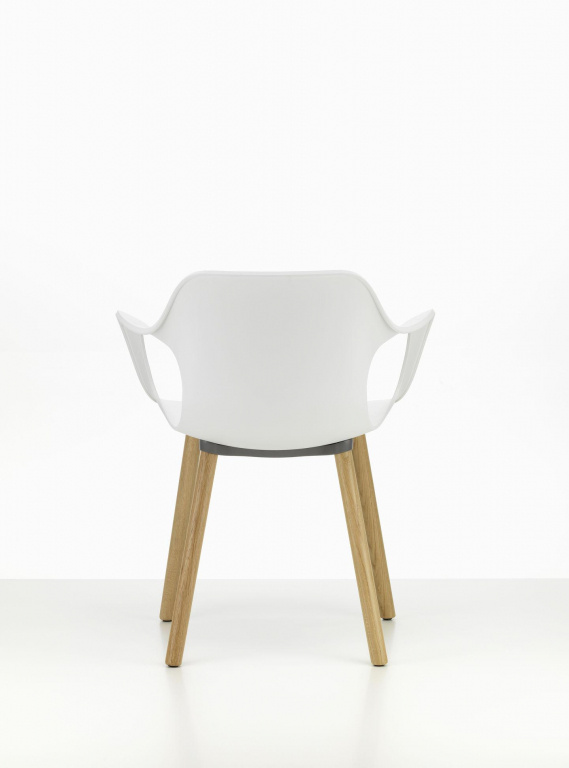 Vitra HAL RE armchair eiken onderstel basalt