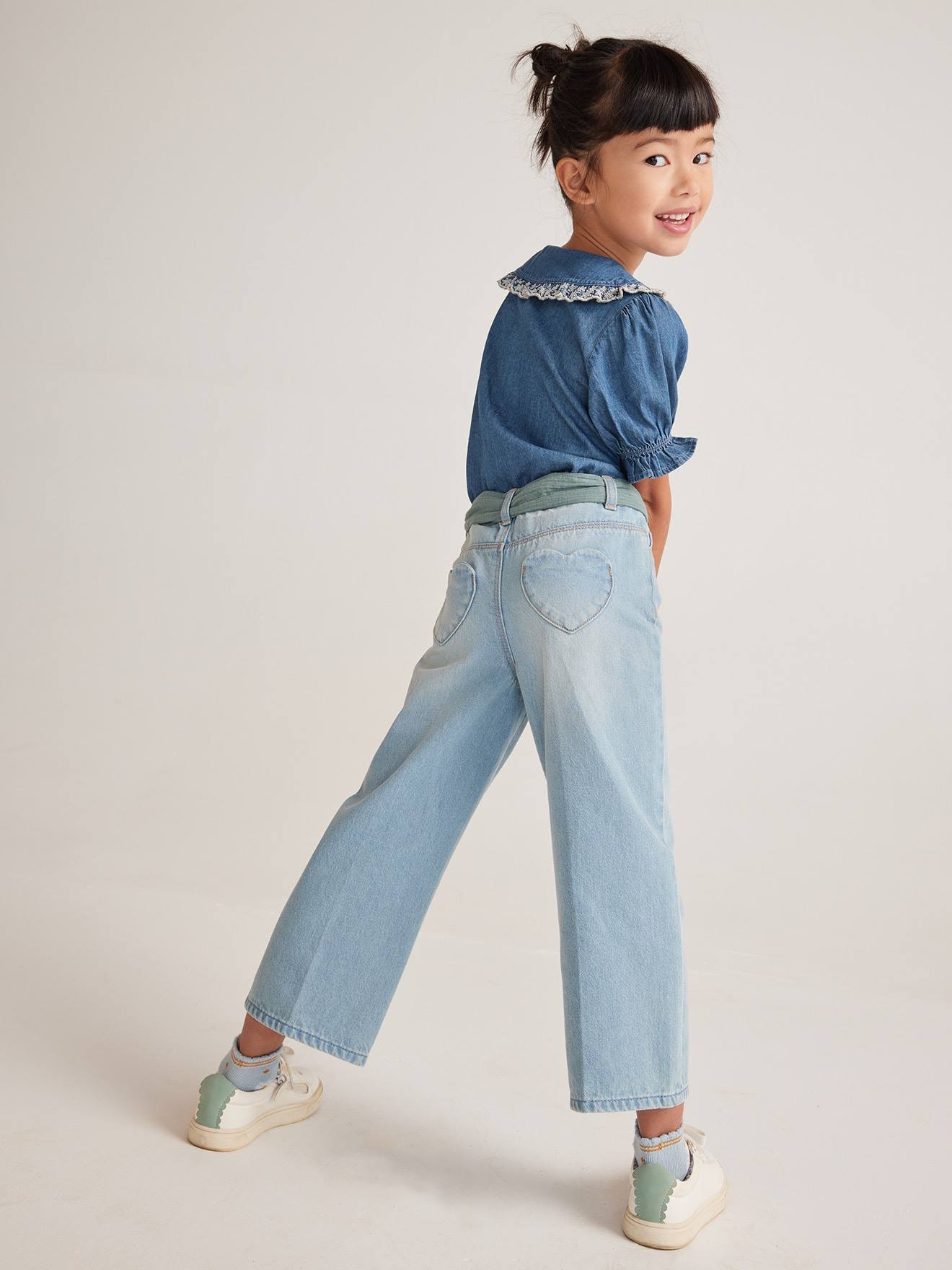 Camisa jeans de manga curta com gola Peter Pan para meninas (cor pedra)