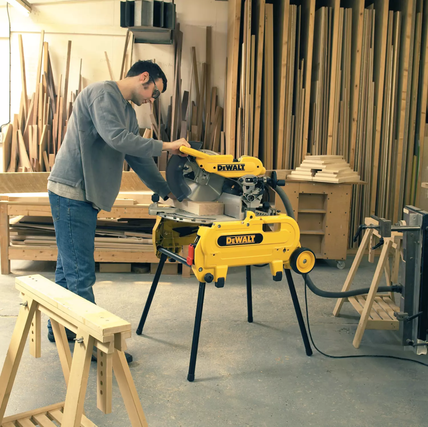 DeWALT D27107 Tafel afkort- en verstekzaag / combinatiezaagmachine - 2000W - 305 x 30mm