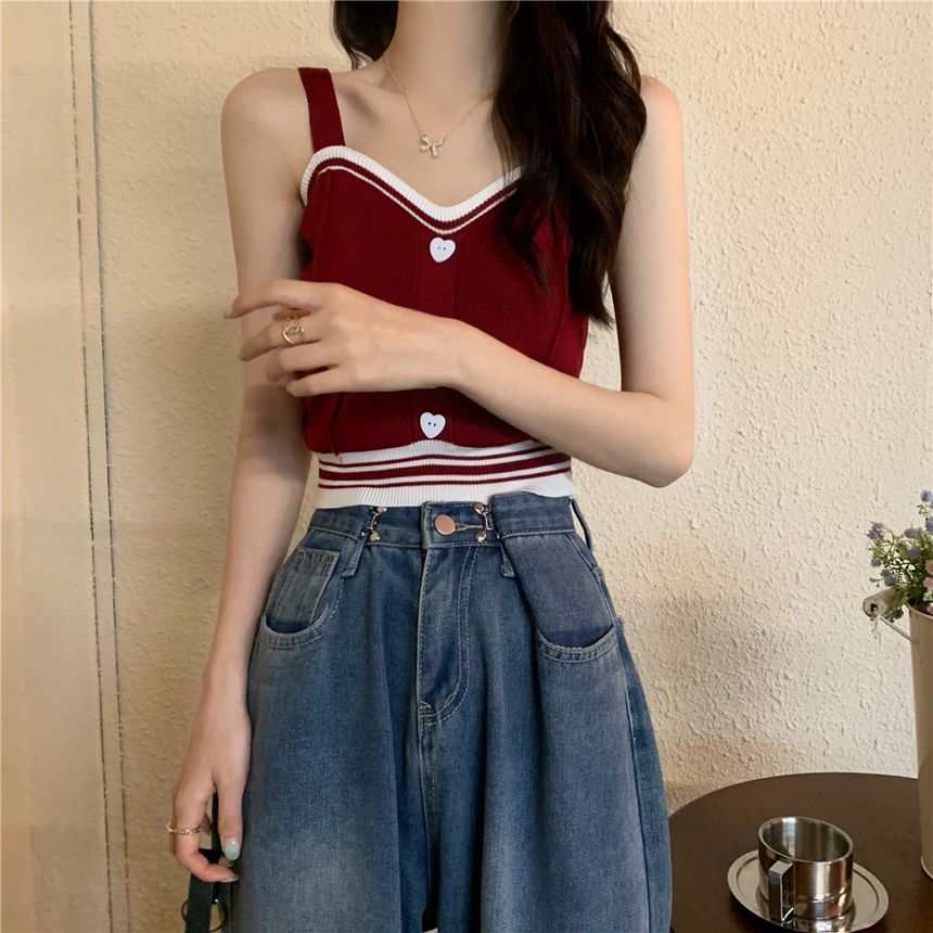 Allinya - Tweekleurige crop top met hartvormige knoopjes