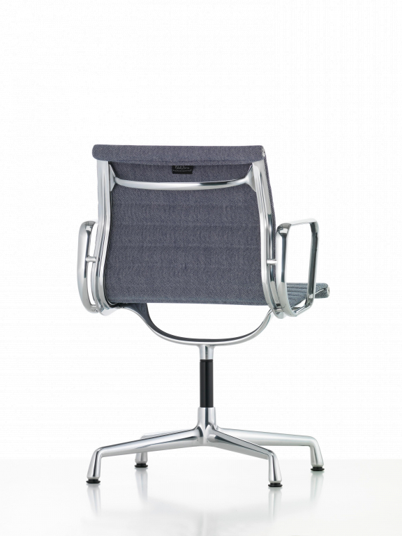 Vitra EA 104 stoel leder nero, onderstel verchroomd