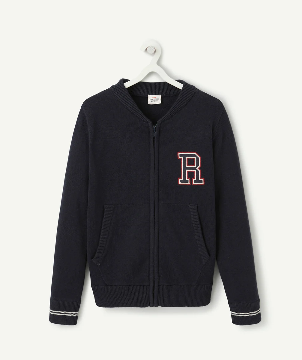GILET GARÇON BLEU MARINE AVEC LETTRE BRODÉE