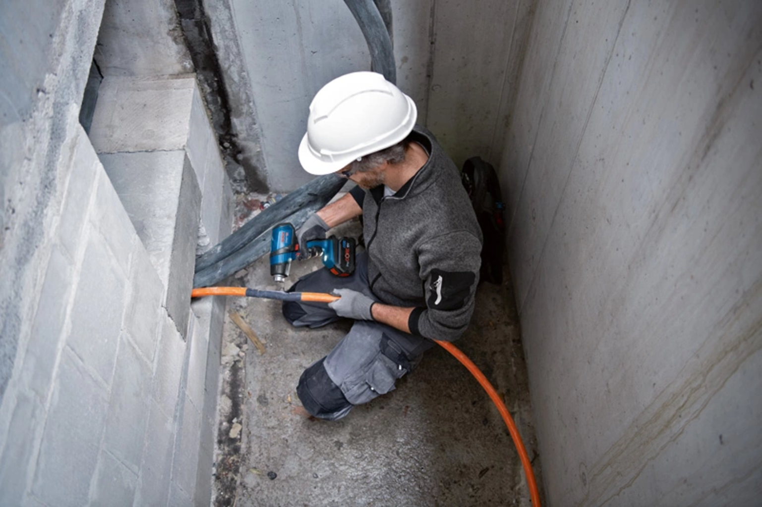 Bosch Professional  GHG 18V-50 Akku-Heißluftgebläse    Kompaktes Heißluftgebläse für die Unterstützung unterwegs