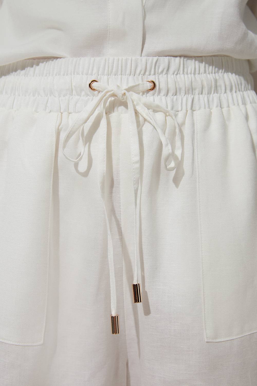 KarenMillen Short en viscose et lin noué à la taille tissé