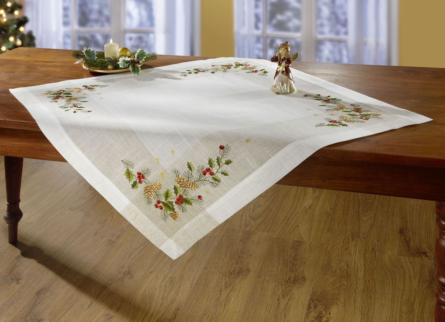 Aufwendig bestickte Tischdecke oder Kissenbezug