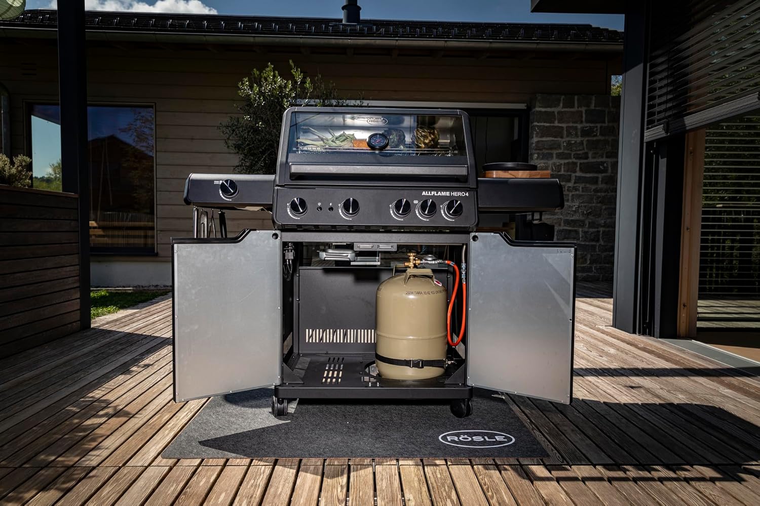 RÖSLE Gasgrill ALLFLAME Hero 4 – 4 Brenner (je 3,5 kW), PRIMEZONE, BACKBURNER, 70x45 cm Grillfläche, Gusseisenroste, Alu-Druckguss, Deckel mit Glaseinsatz, beleuchtete Drehknöpfe, schwarz