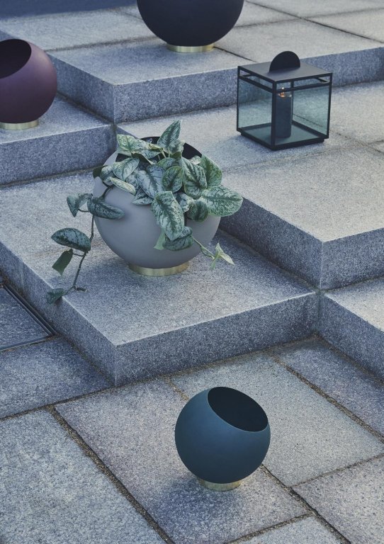 AYTM Globe bloempot Ø21 zwart