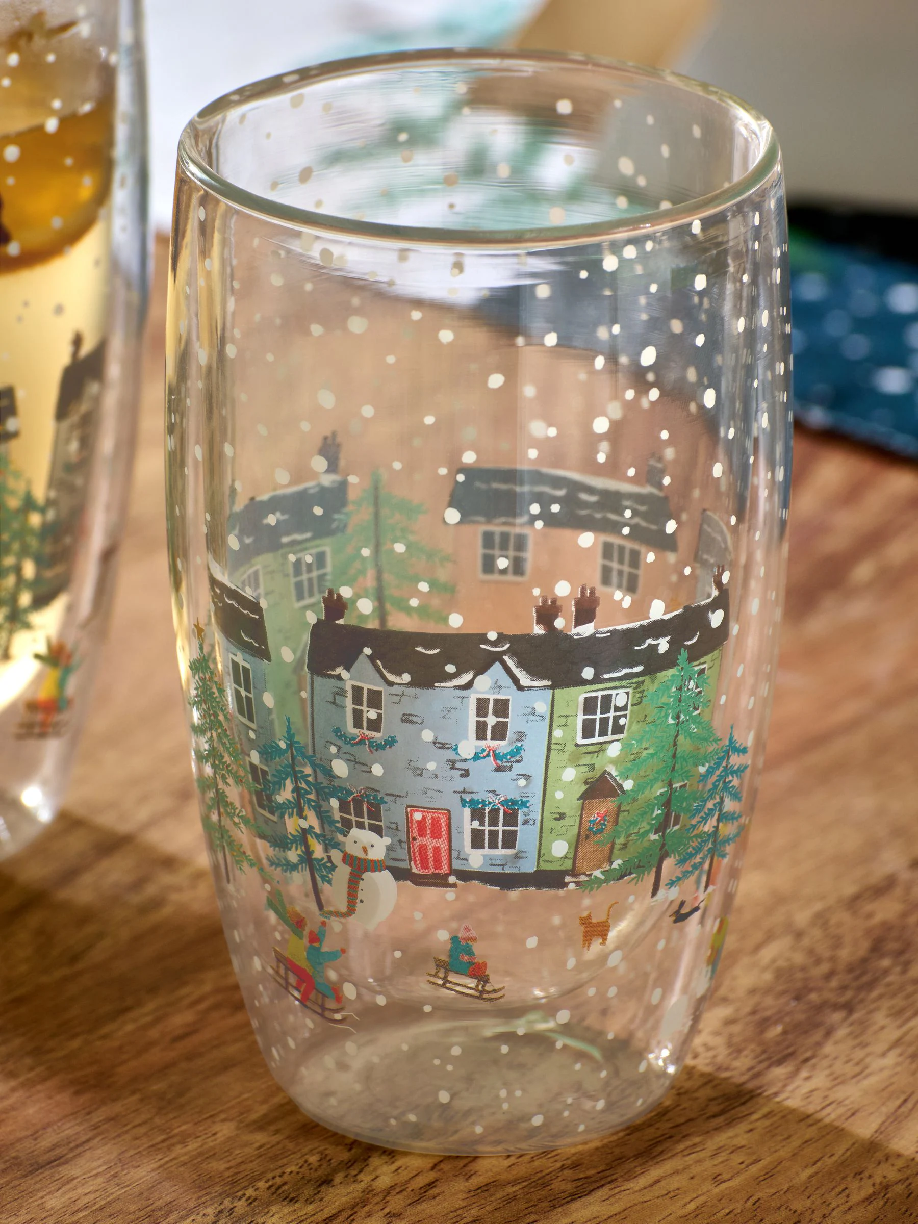 Set van 2 drinkglazen met kerstminiatuur