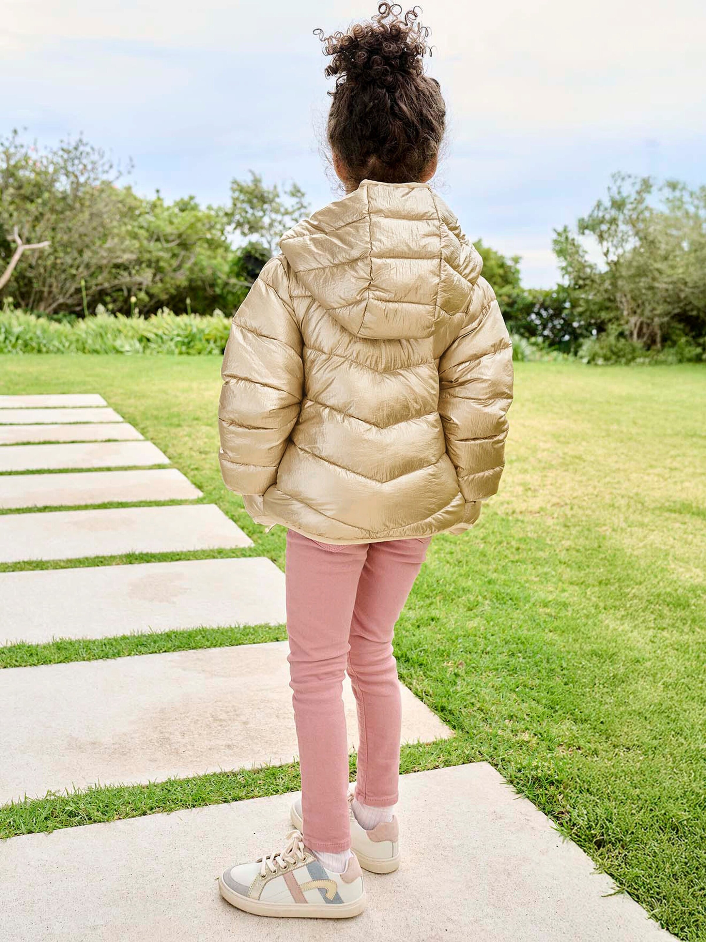 Vertbaudet Glänzende Mädchen Light-Steppjacke mit Kapuze, Recycling-Polyester gold