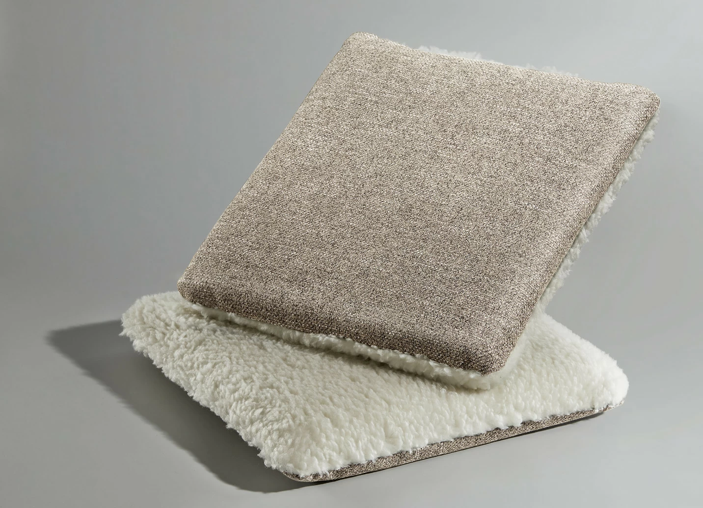 2-in-1 Wohnaccessoires mit wohlig warmem Flor