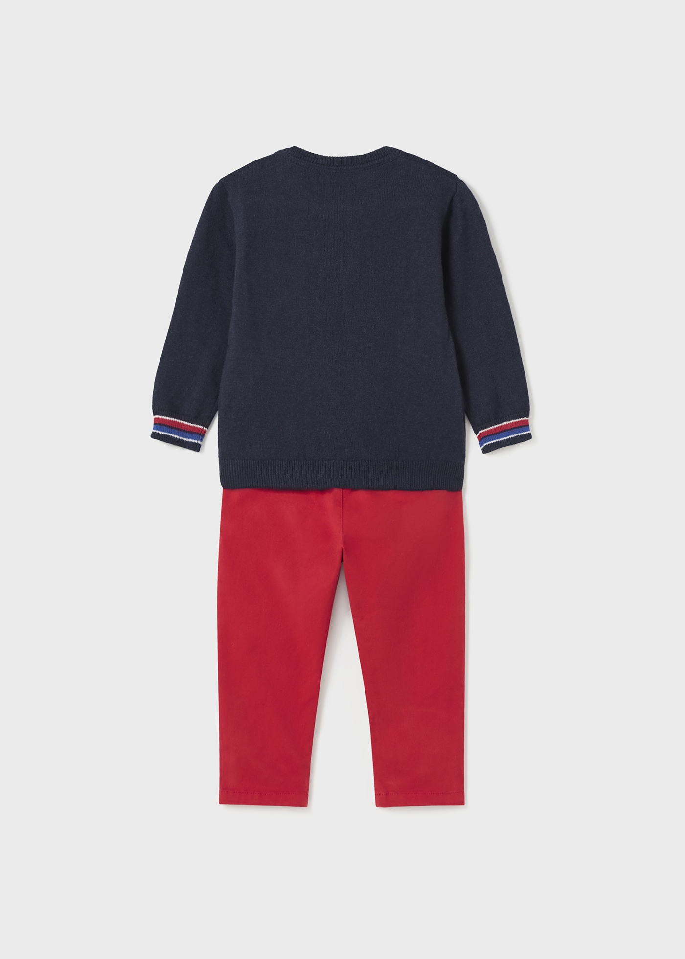 Conjunto de 2 peças para bebê: suéter e calça.