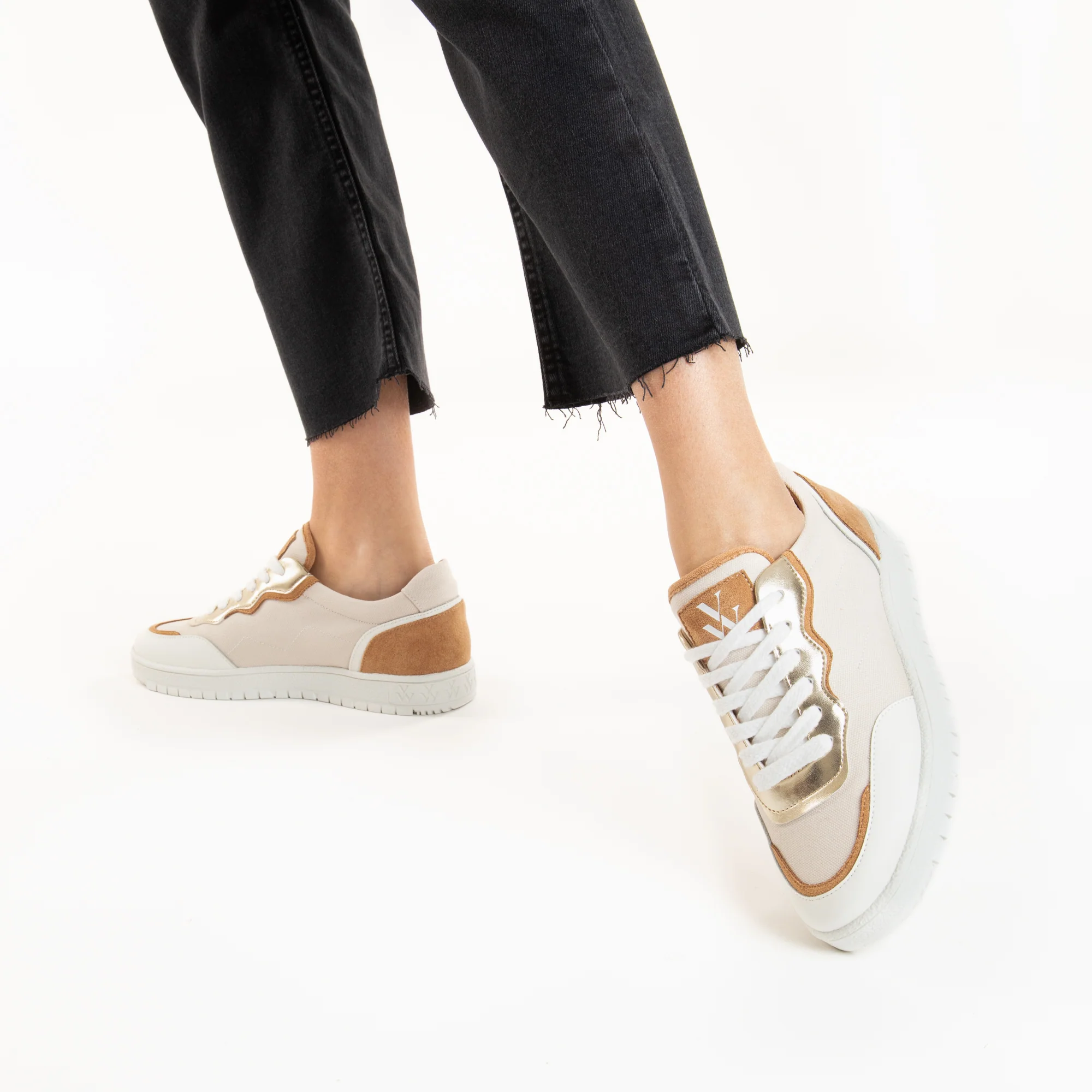 Sneakers-Baskets Enora en toile beige à détails camel et or