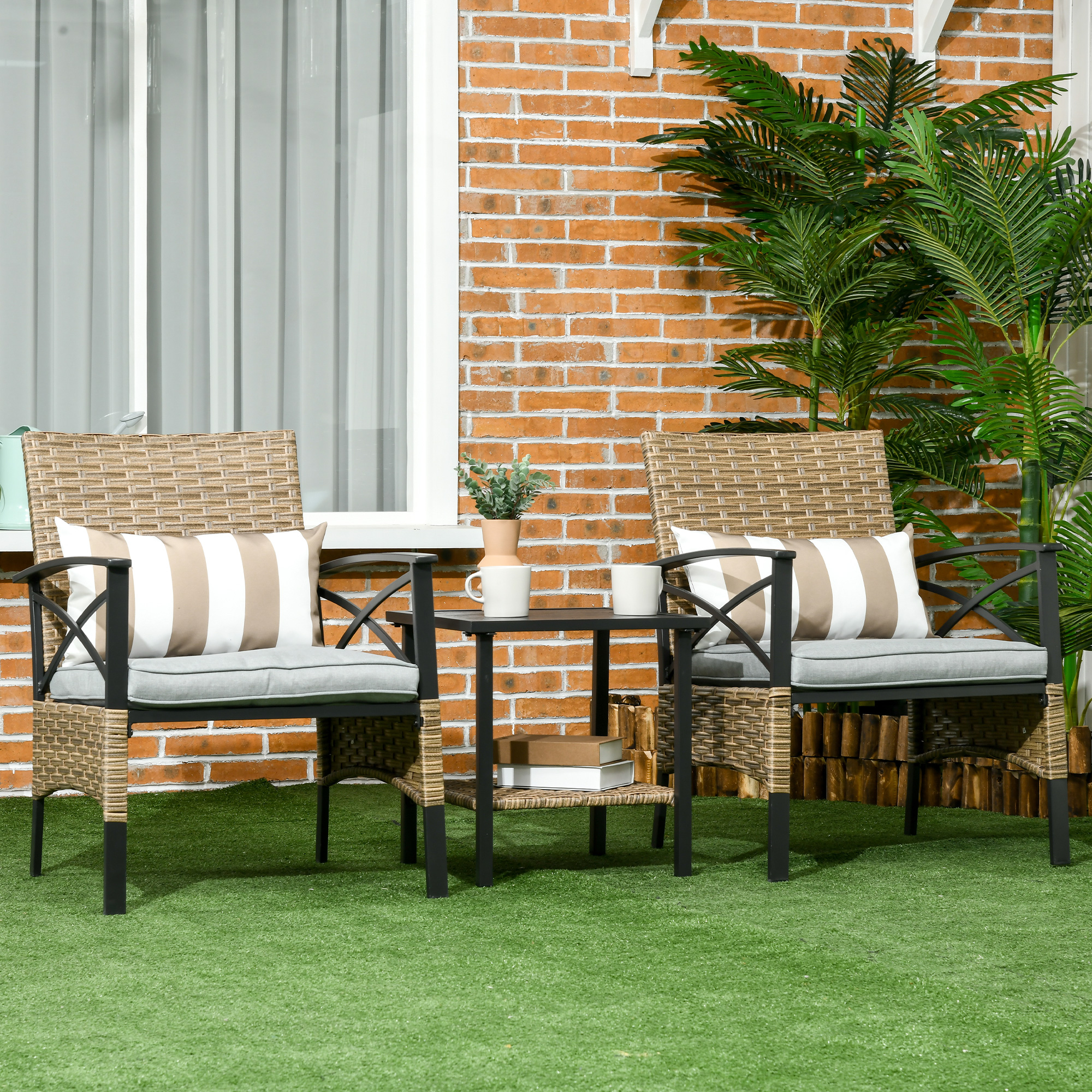Conjunto de móveis de jardim Outsunny de 3 peças, composto por 2 cadeiras de vime e mesa com 2 almofadas acolchoadas e estrutura de aço para pátio, varanda e uso externo, marrom.