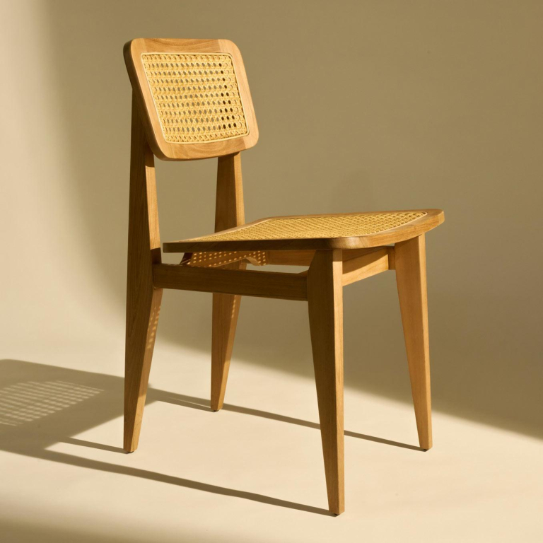 Gubi C-chair stoel, black stained oak matt