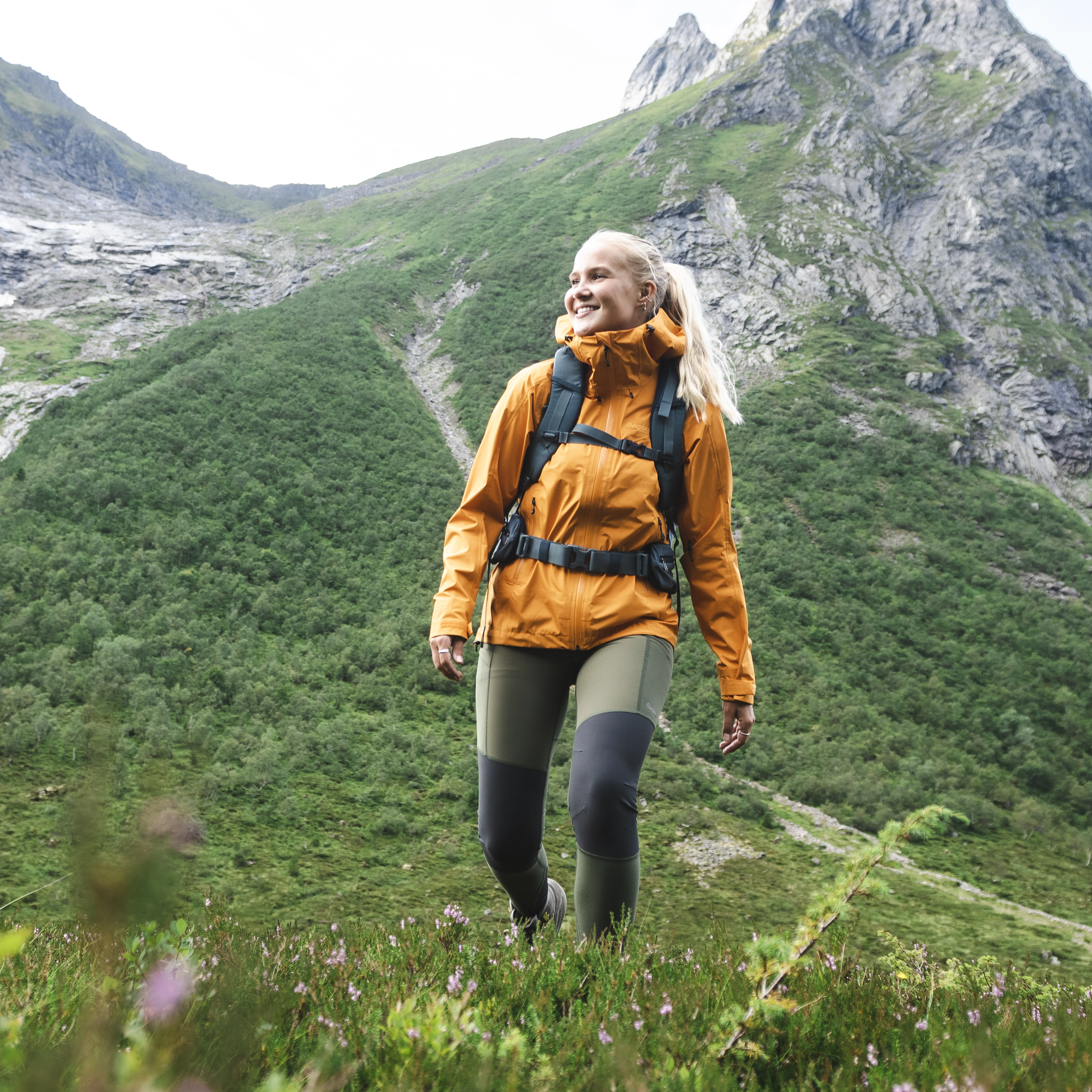Skar Light 3L Shell Jacket Women Cloudberry Yellow