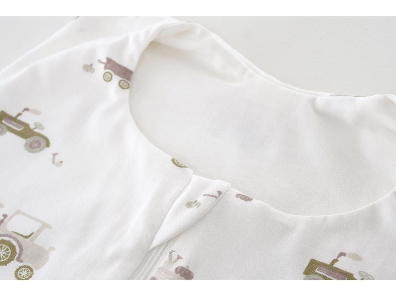 Träumeland Baby-Sommerschlafsack Jumper Little Farm Grösse Leichter Schlafanzug mit grünen Traktoren