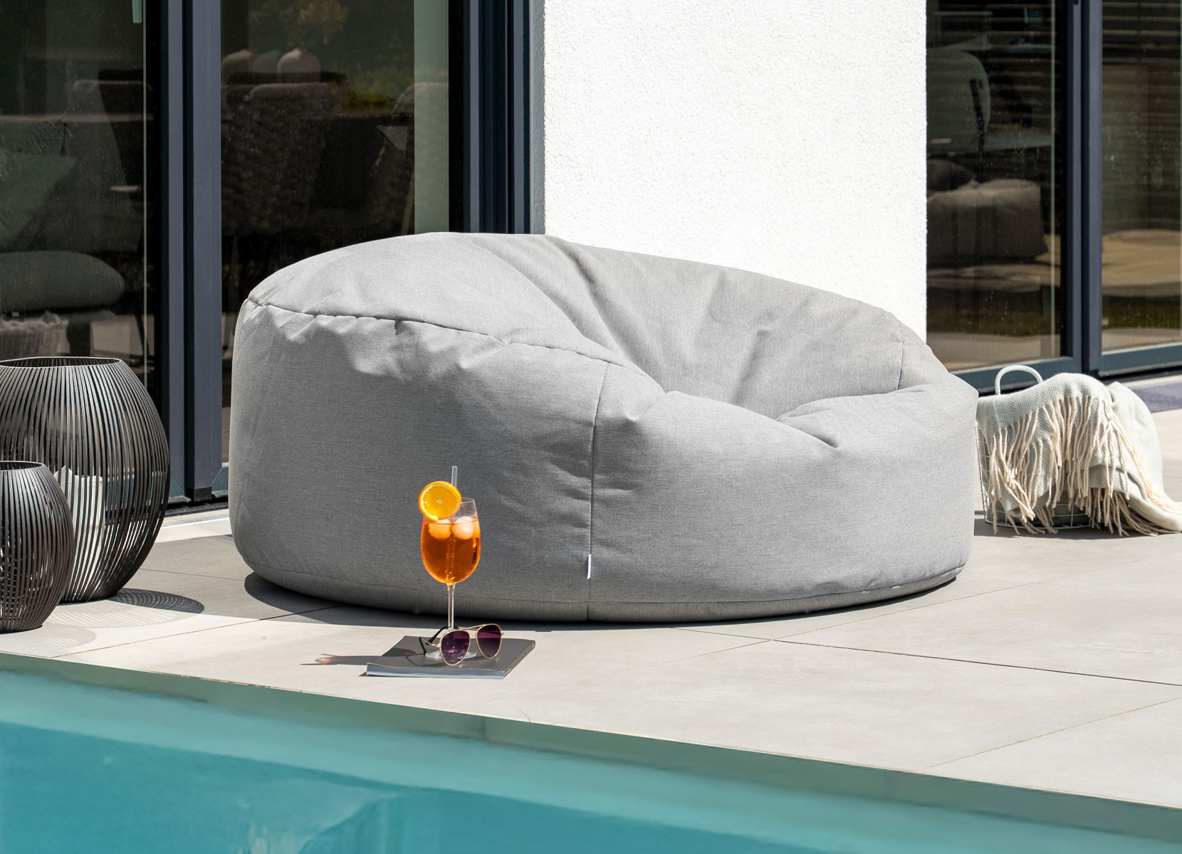 Home Deluxe CLOUD - XXL Outdoor Sitzsack mit Hocker Hellgrau
