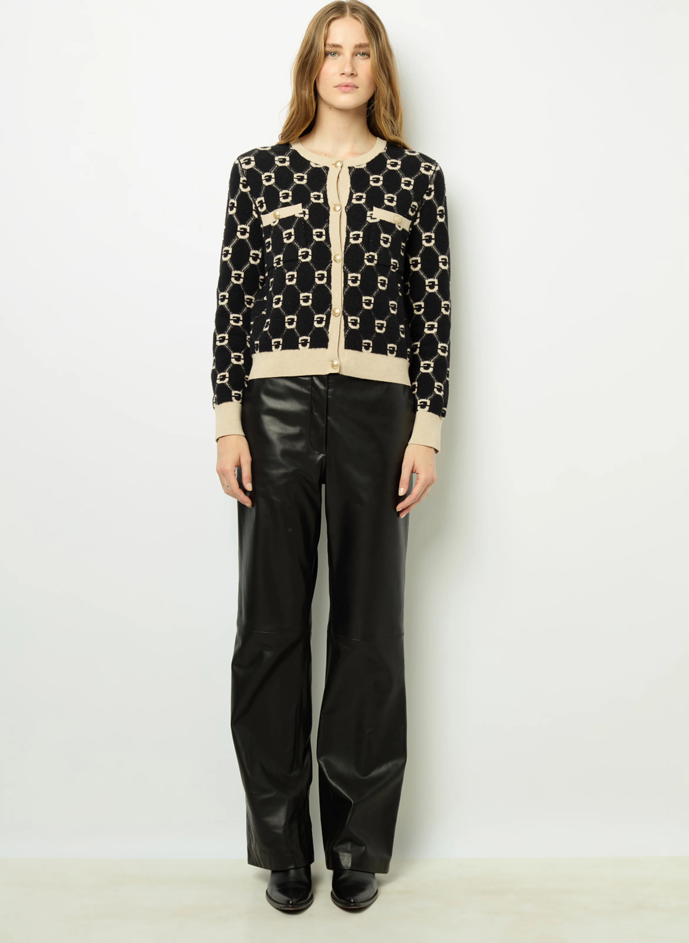 JANKA - Gilet droit boutonné à monogramme | Noir