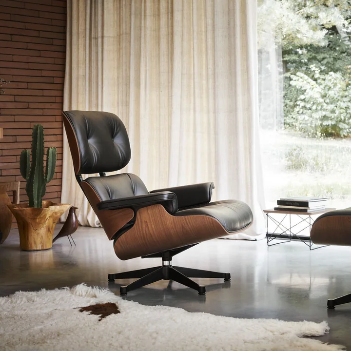 Vitra - Lounge Chair & Ottoman, schwarz, Nussbaum dunkel, Nubia, anthrazit / schwarz (neue Masse)