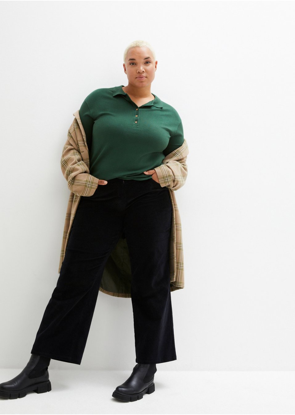 Pull en fine maille avec col et patte de boutonnage