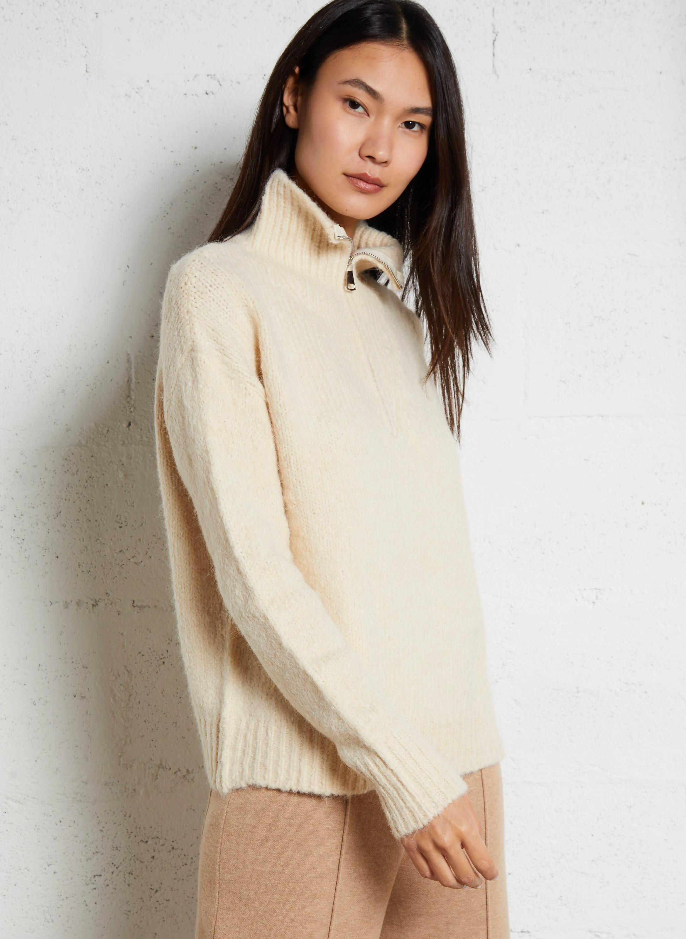 Pull droit à col montant zippé | Beige