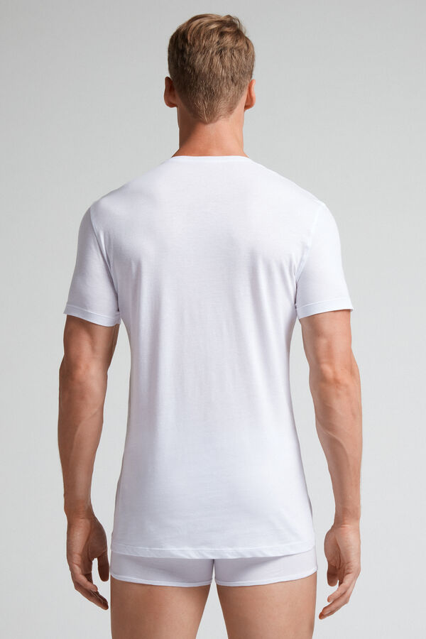 Camiseta de manga curta com gola redonda em algodão extrafino Supima®.