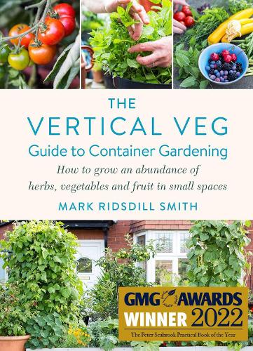 The Vertical Veg Guide to Container Gardening: How to Grow an Abundance of Herbs, Vegetables and Fruit in Small Spaces (Winner - Garden Media Guild Practical Book of the Year Award 2022) (Hardback)