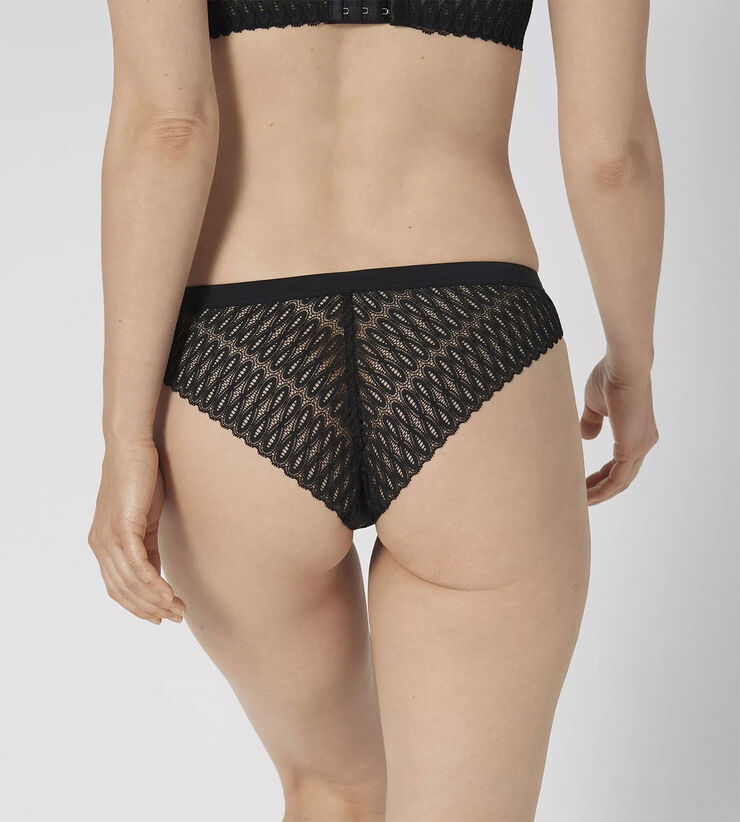 Triumph Aura Spotlight Brazilian Black