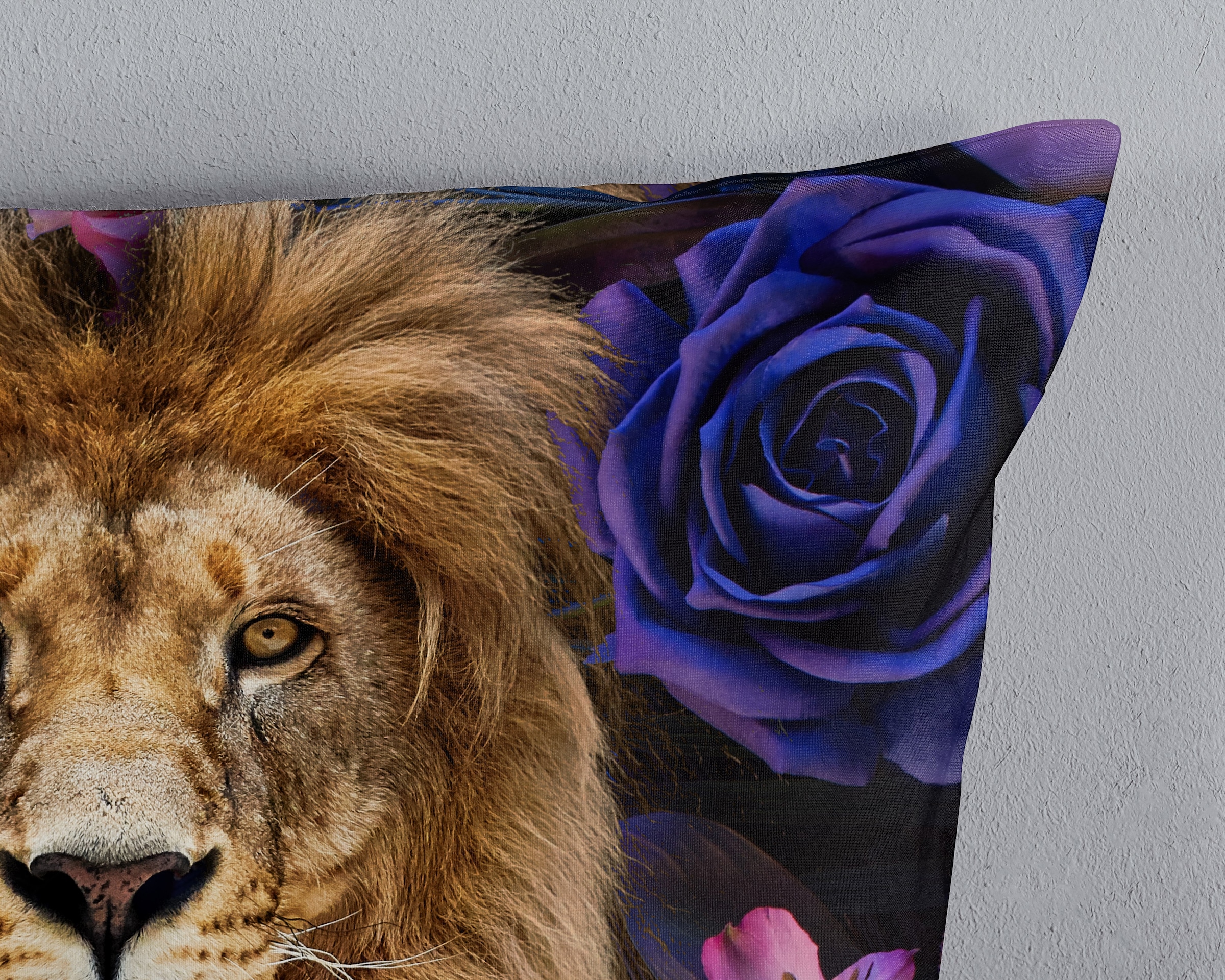 PURE luxury collection Wendebettwäsche »Yuna« 2 Stk. tlg. Mikrofaser, 135x200, Pflegeleicht, Löwe, Blumen, lila, violett, multi