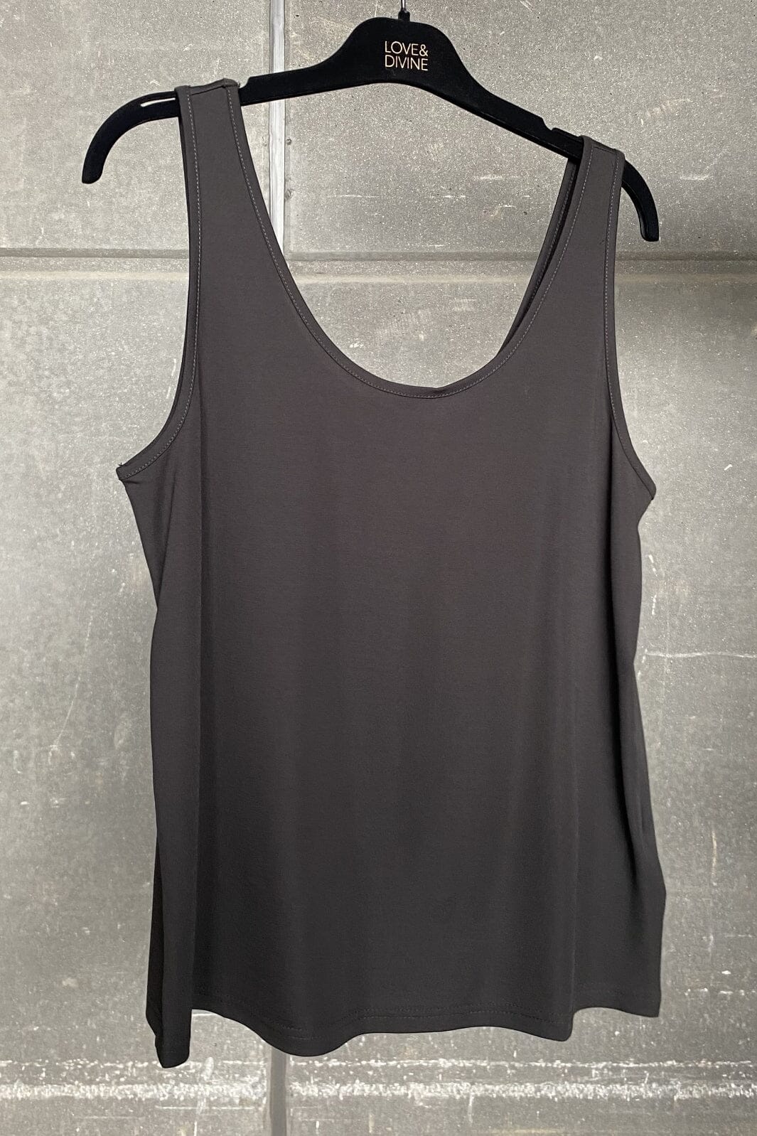 Love & Divine Love445-2 00 black