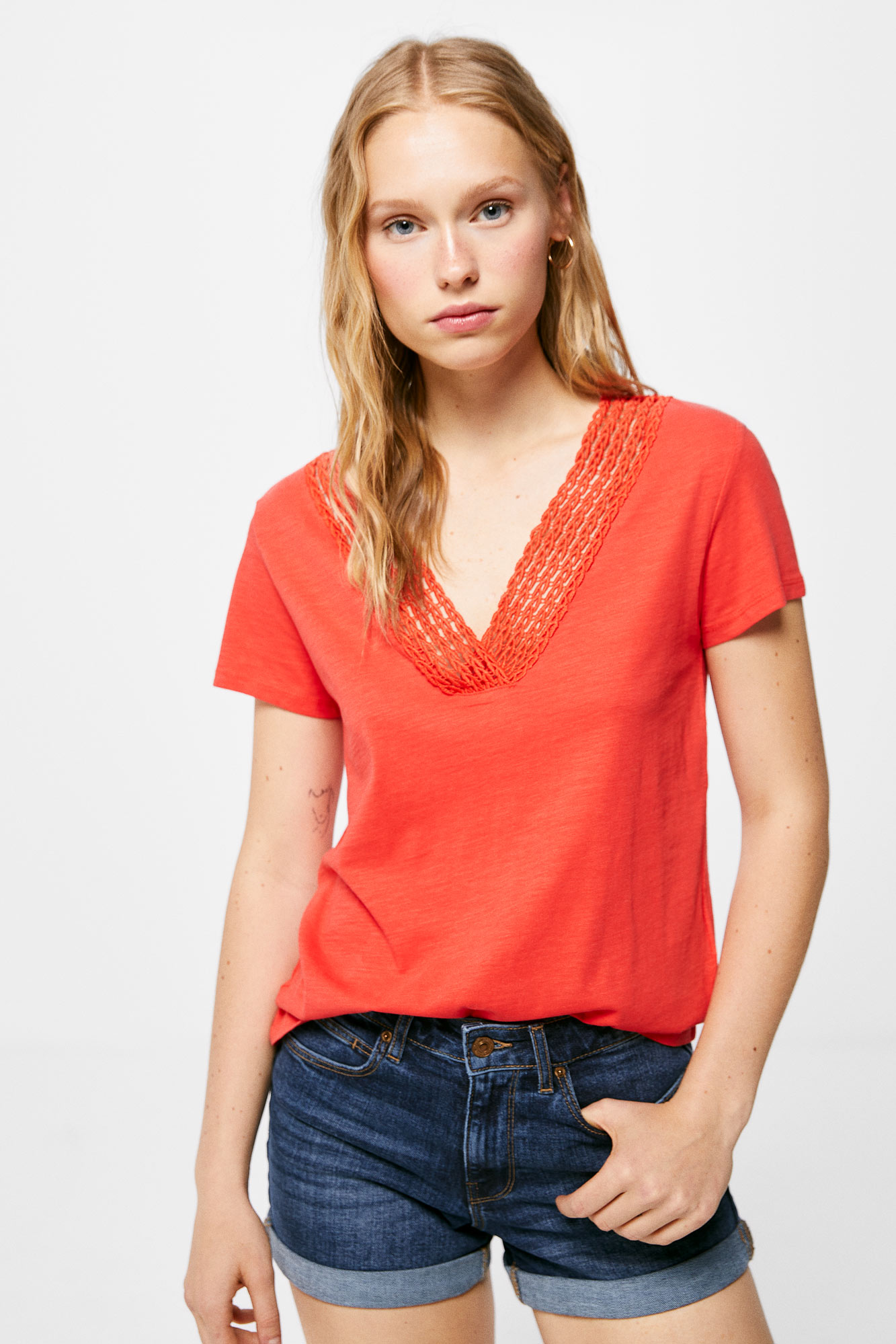 Camiseta lisa com decote CROC™