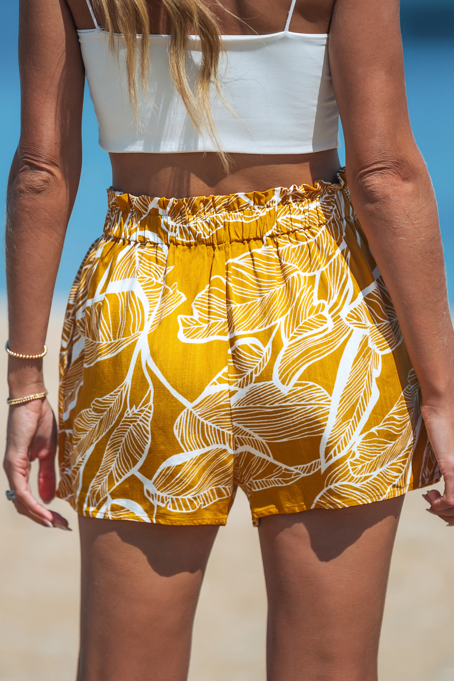 Short à jambe droite tropical jaune