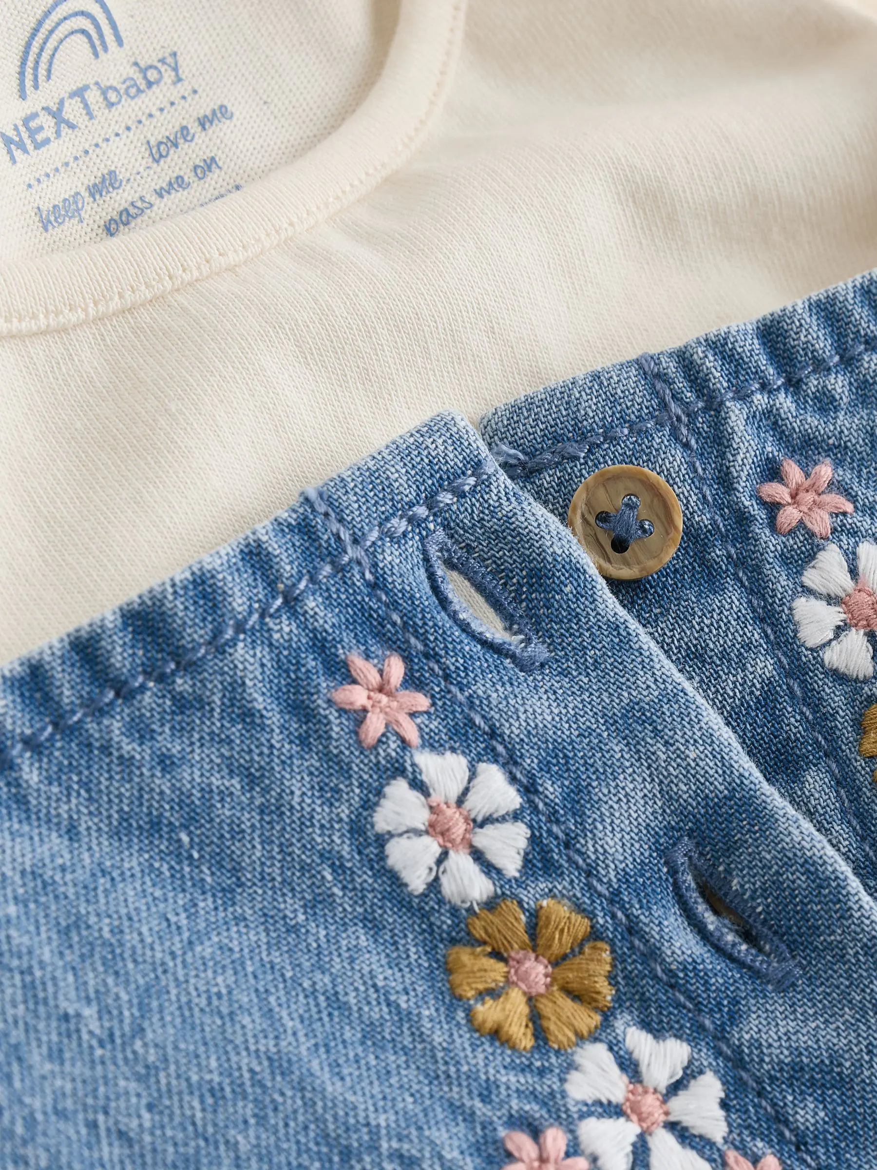 Blue Embroidered Denim - Babyset van bodysuit met lange mouwen & bretelbroek (0mnd -2jr)