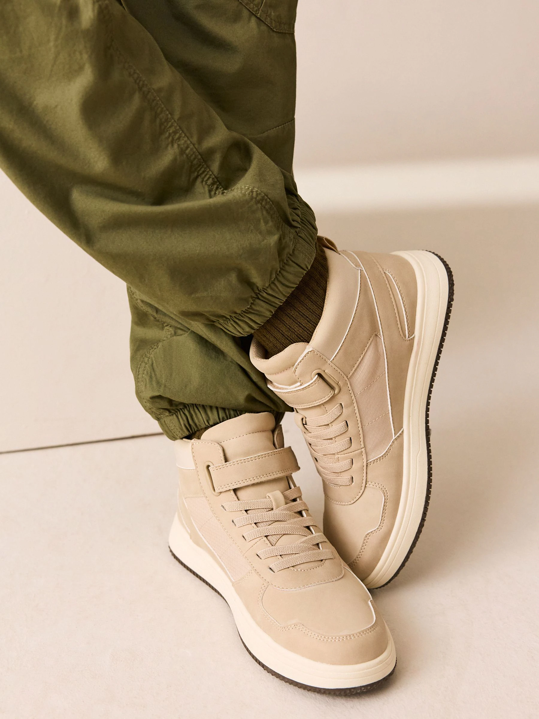 Neutraal - Hoge sneakers